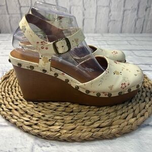 Lucky Brand Cottagecore Floral Cream Wedge Sandals. Size 8.5